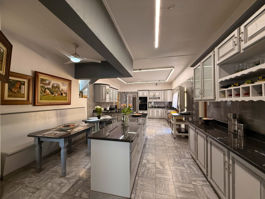 6 Bedroom Property for Sale in Van Der Hoff Park North West